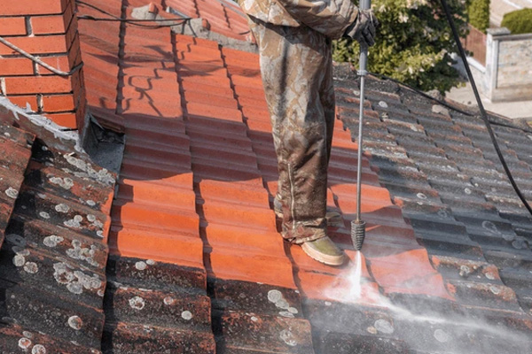 Couvreur zingueur expérimenté à Guichen - Travaux toiture zinc et tuiles